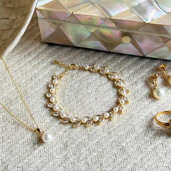 BOSTON – BRACELET FEUILLAGE CRISTAUX & PERLES Ivory and co