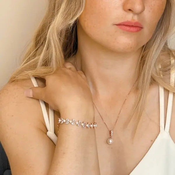 BOSTON – BRACELET FEUILLAGE CRISTAUX & PERLES Ivory and co