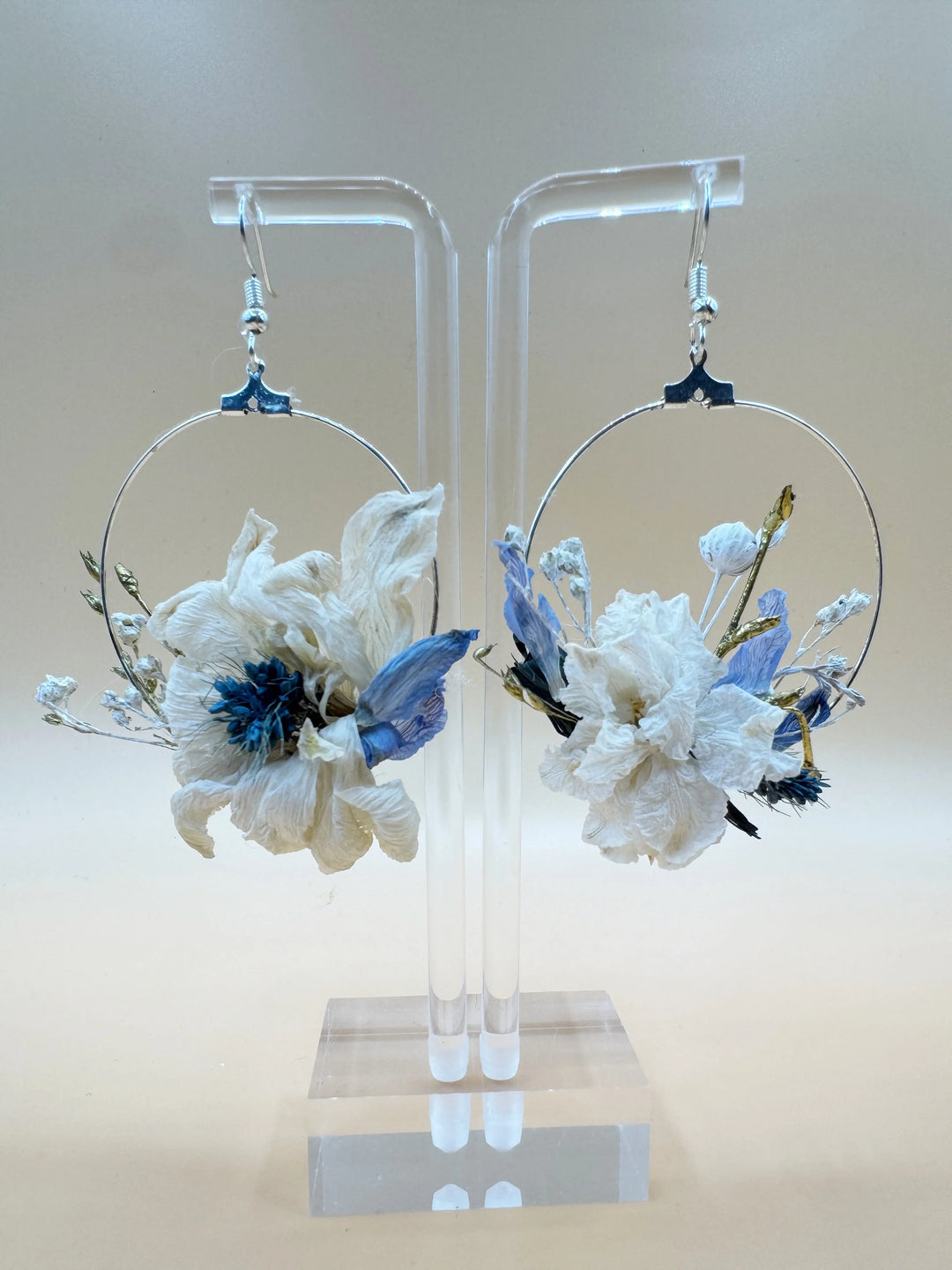 BOUCLES D'OREILLES CÉLESTE FLEURS SECHÉES LA PAIRE ELLES VU GROS PLAN
