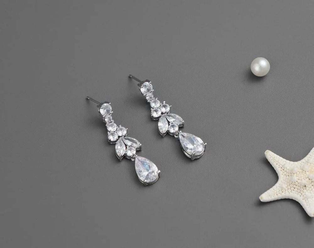 BOUCLES D’OREILLES LONGUES MARIÉE CRISTAUX ZIRCONIUM – ER4145 G.Westerleigh