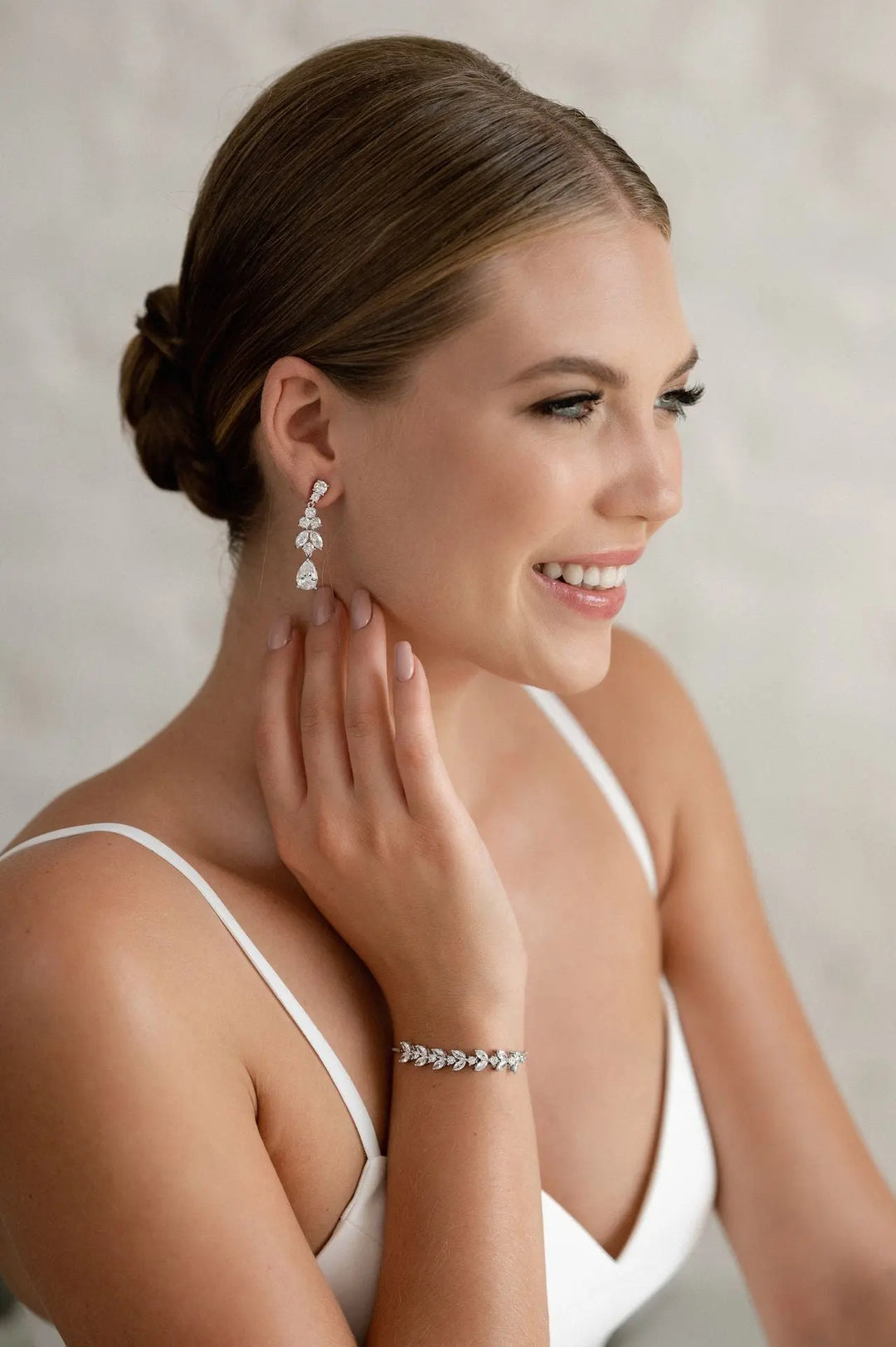BOUCLES D’OREILLES LONGUES MARIÉE CRISTAUX ZIRCONIUM – ER4145 G.Westerleigh
