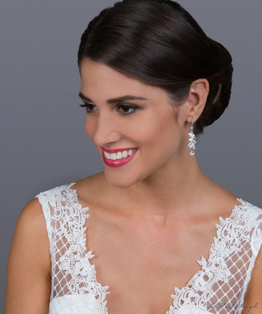 BOUCLES D’OREILLES LONGUES MARIÉE ZIRCONIUM SCINTILLANTES – EG4401 G.Westerleigh