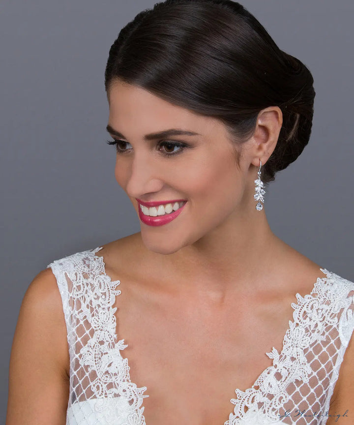BOUCLES D’OREILLES LONGUES MARIÉE ZIRCONIUM SCINTILLANTES – EG4401 G.Westerleigh