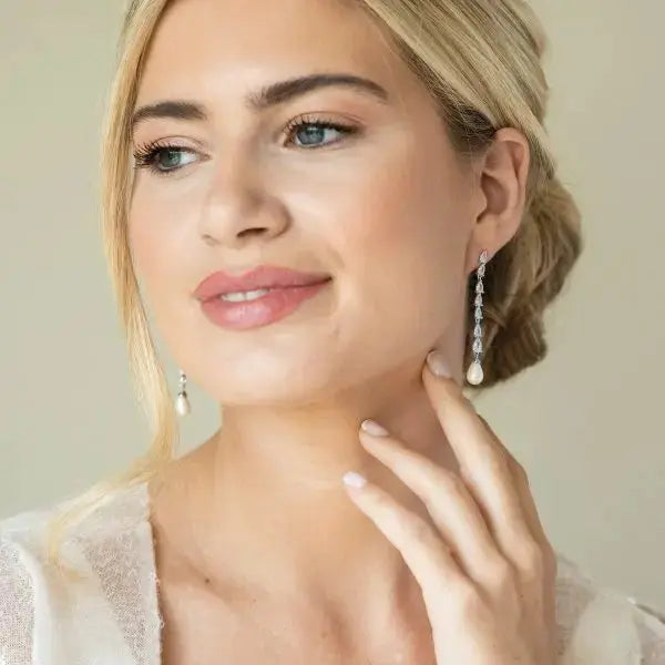 BOUCLES D’OREILLES LONGUES MELBOURNE EN PERLES ET CRISTAUX Ivory and co