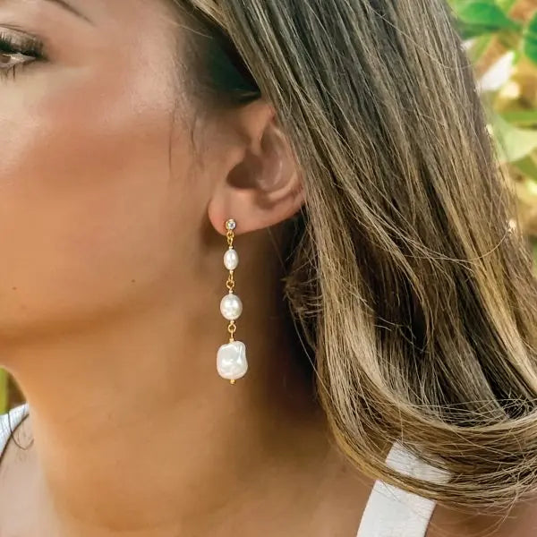 BOUCLES D’OREILLES LONGUES PERLES BAROQUES CHELTENHAM – SPÉCIALE MARIÉE Ivory and co