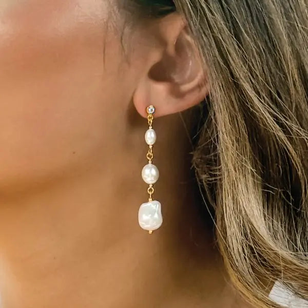 BOUCLES D’OREILLES LONGUES PERLES BAROQUES CHELTENHAM – SPÉCIALE MARIÉE Ivory and co