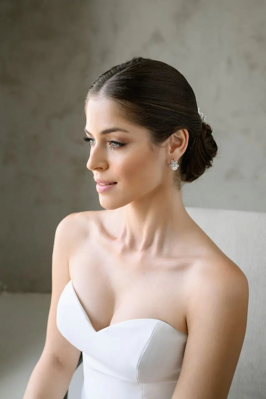 BOUCLES D’OREILLES MARIAGE FLEUR CRISTAUX & PERLE – PLAQUÉ ARGENT ER1101 G.Westerleigh