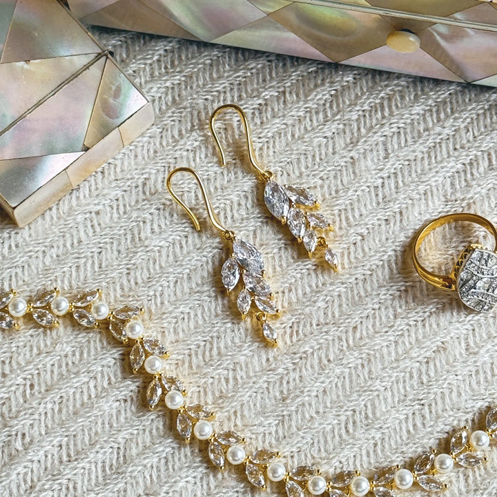 BOUCLES D’OREILLES MARIAGE KESWICK – CRISTAUX FEUILLAGE ZIRCONS AAA Ivory and co