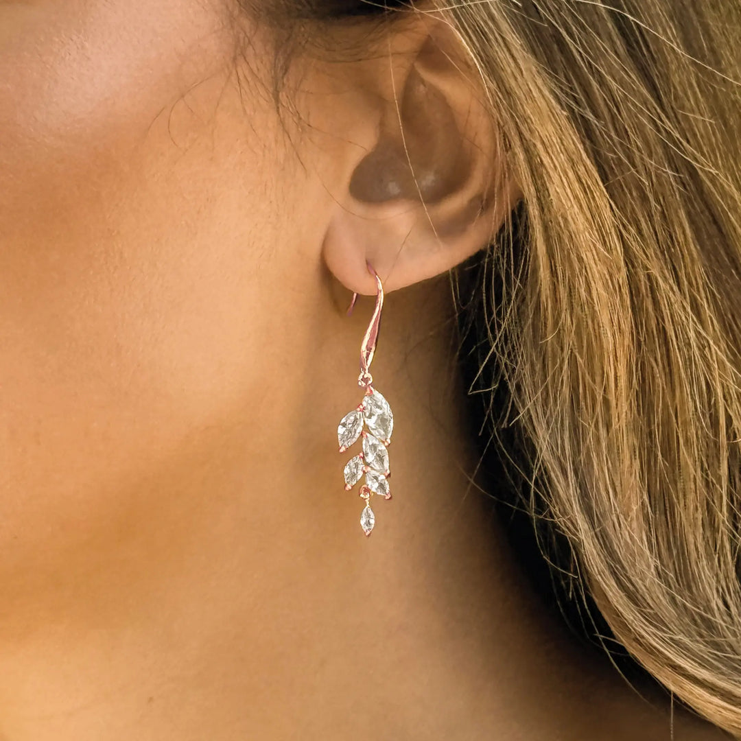 BOUCLES D’OREILLES MARIAGE KESWICK – CRISTAUX FEUILLAGE ZIRCONS AAA Ivory and co