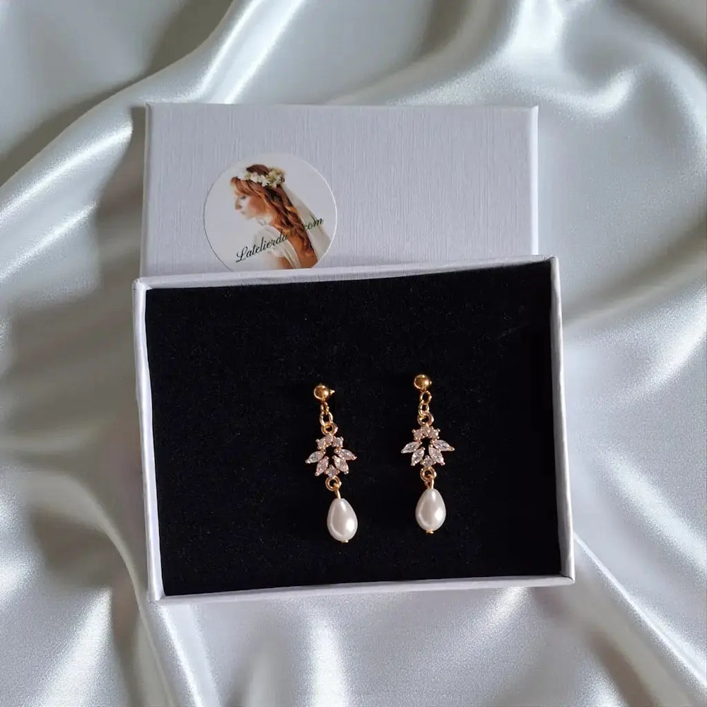 BOUCLES D'OREILLES MARIÉE DEVA – GOUTTES NACRÉES ET ZIRCONS L'atelier du 6