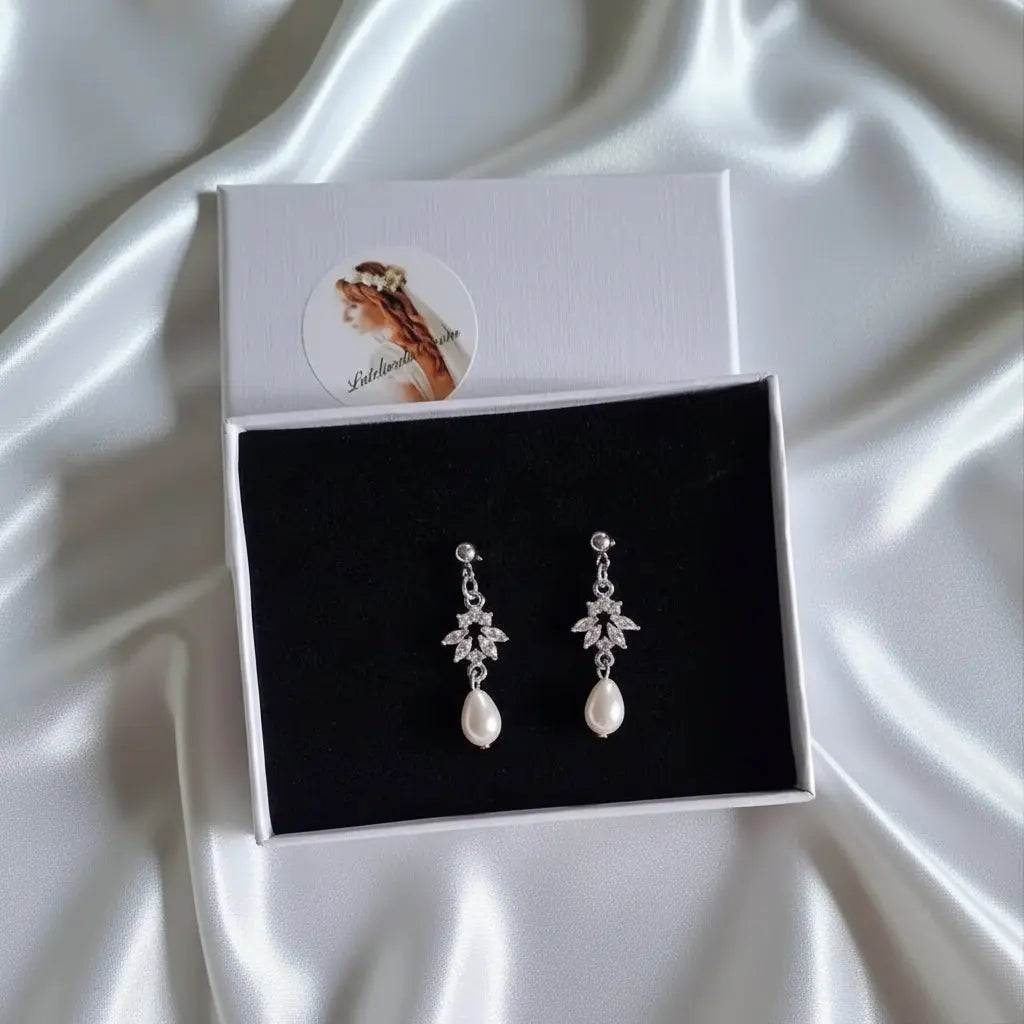BOUCLES D'OREILLES MARIÉE DEVA – GOUTTES NACRÉES ET ZIRCONS L'atelier du 6