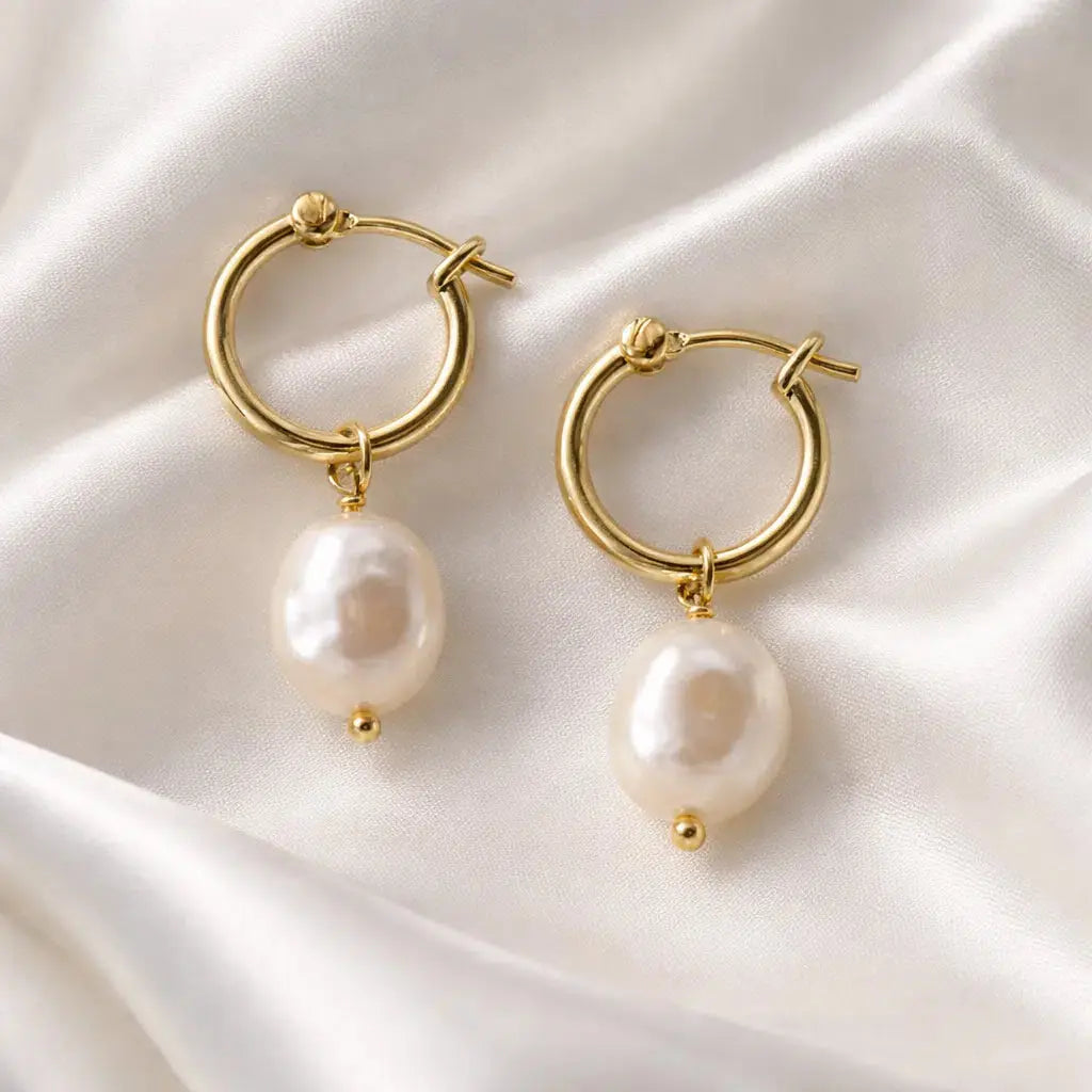 BOUCLES D'OREILLES MARIÉE LIV – CRÉOLES DORÉES & PERLE D'EAU DOUCE SallyJaneBridal