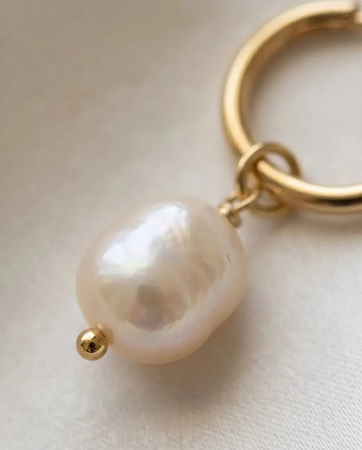 BOUCLES D'OREILLES MARIÉE LIV – CRÉOLES DORÉES & PERLE D'EAU DOUCE SallyJaneBridal