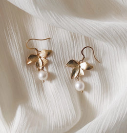 Boucles d'oreilles de mariée Chloé – orchidées et perles