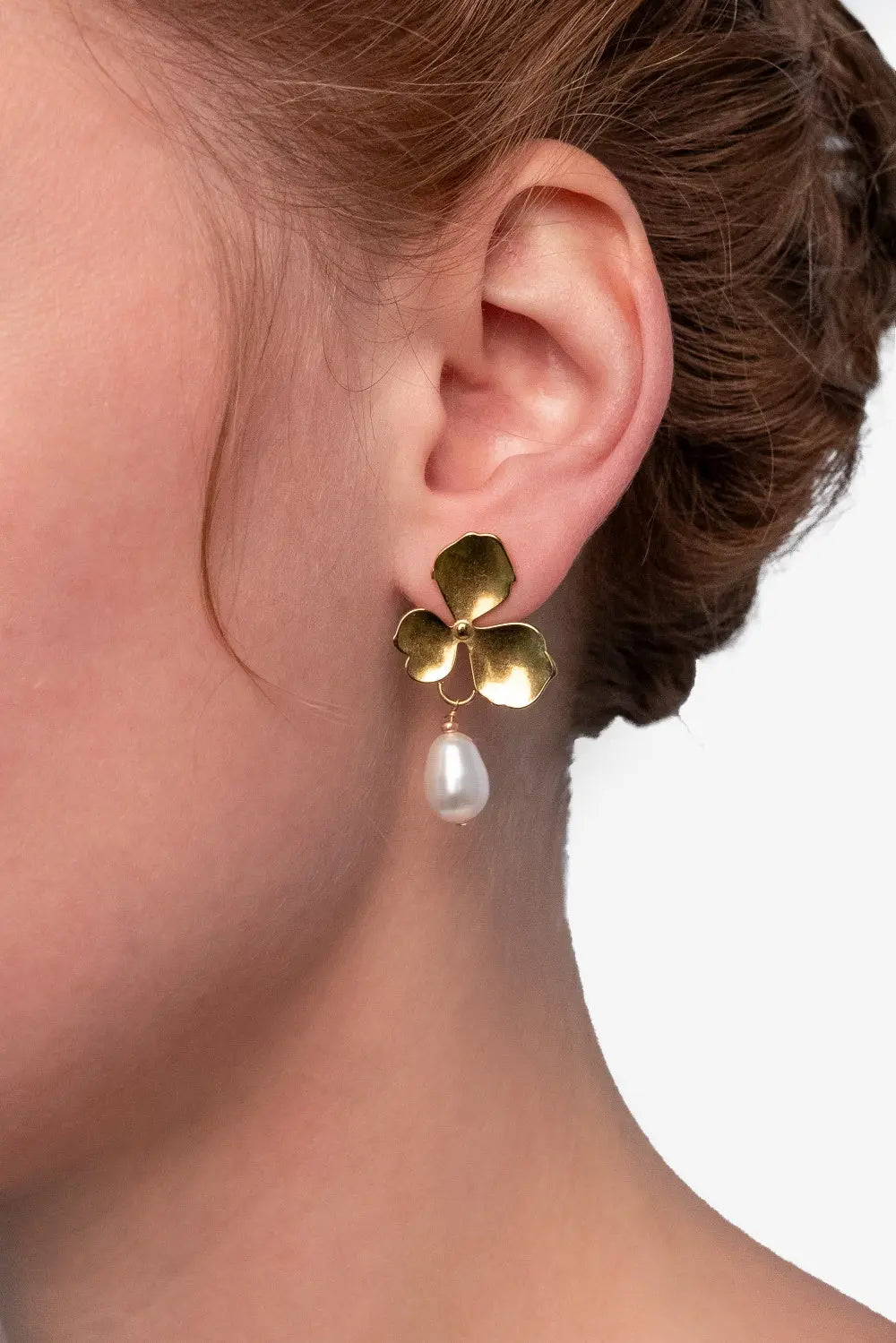 BOUCLES D’OREILLES MARIÉE VALENTINE – FLEUR DORÉE & PERLE Hortense