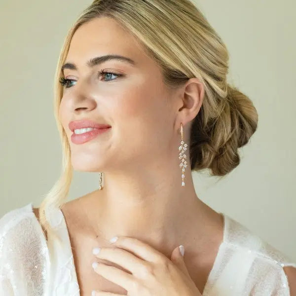 BOUCLES D’OREILLES PENDANTES EN CRISTAL RHODIÉ SANDRINGHAM Ivory and co