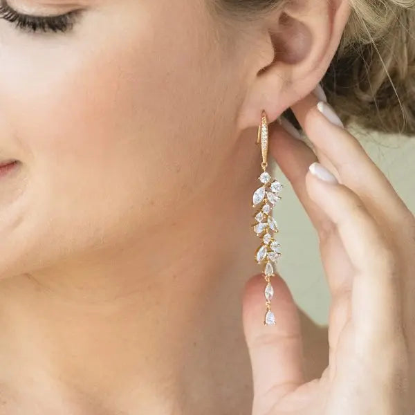 BOUCLES D’OREILLES PENDANTES EN CRISTAL RHODIÉ SANDRINGHAM Ivory and co