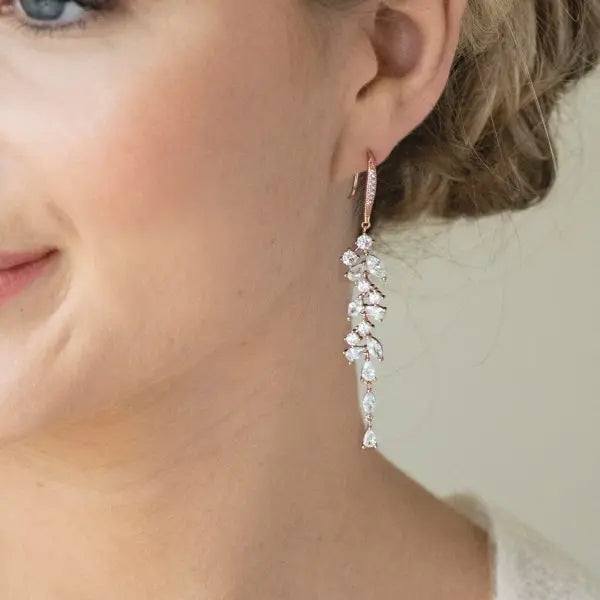 BOUCLES D’OREILLES PENDANTES EN CRISTAL RHODIÉ SANDRINGHAM Ivory and co