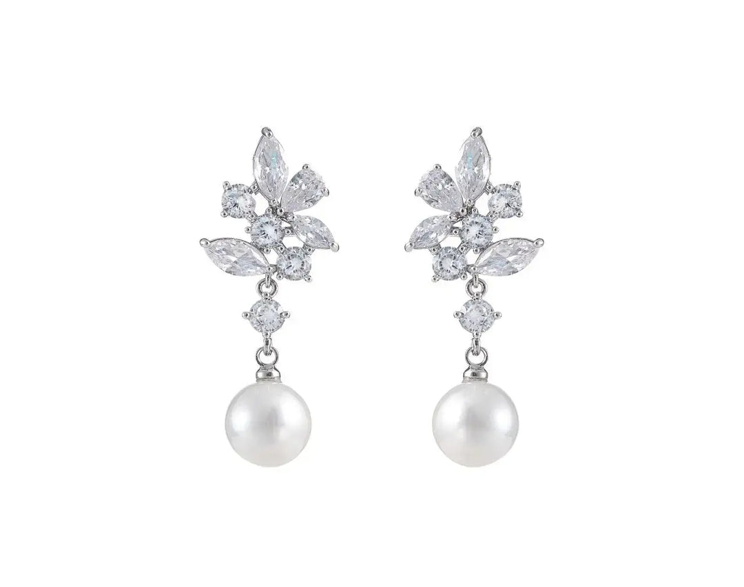 BOUCLES D’OREILLES PENDANTES MARIÉE PERLES IVOIRE ET CRISTAUX – ER4149 G.Westerleigh