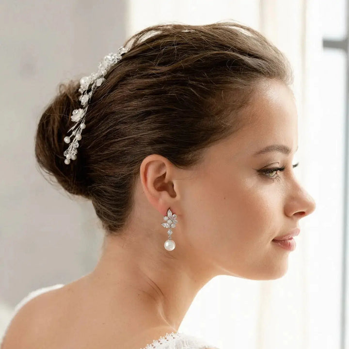 BOUCLES D’OREILLES PENDANTES MARIÉE PERLES IVOIRE ET CRISTAUX – ER4149 G.Westerleigh