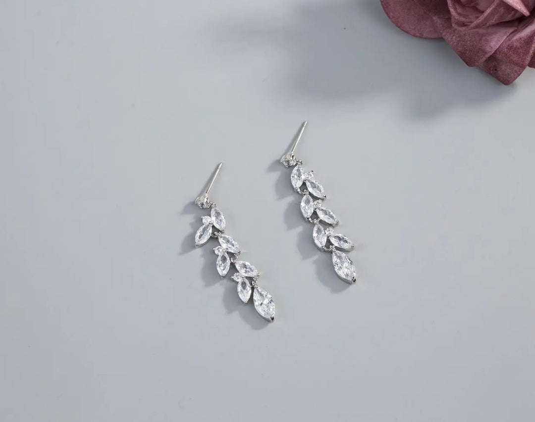 BOUCLES LONGUES MARIAGE CRISTAUX DE ZIRCONIUM – BIJOUX PLAQUÉ RHODIUM– EG9962 G.Westerleigh