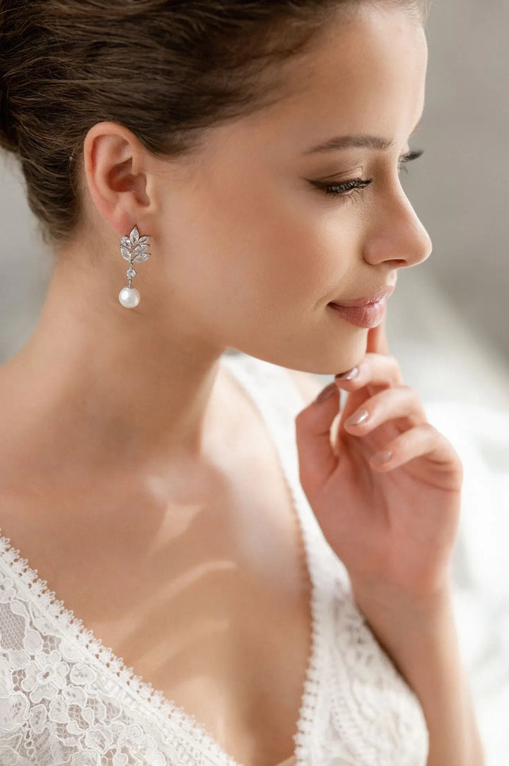 BOUCLES OREILLES MARIEE PERLES CRISTAUX RHODIUM — ER4153 G.Westerleigh