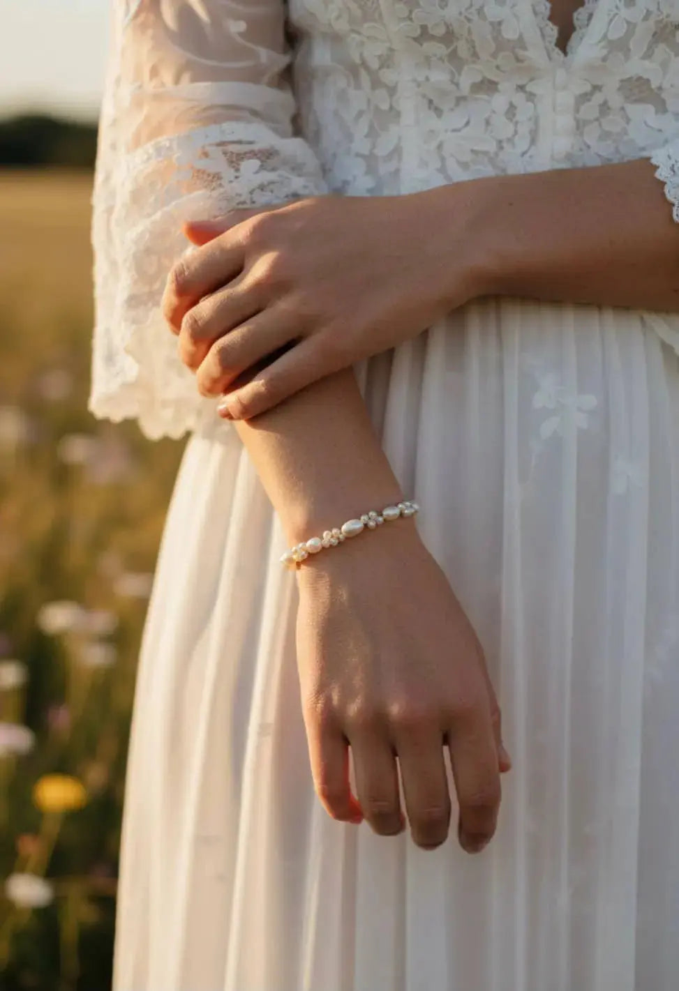Bracelet mariage en perles de culture irrégulières. L'atelier du 6
