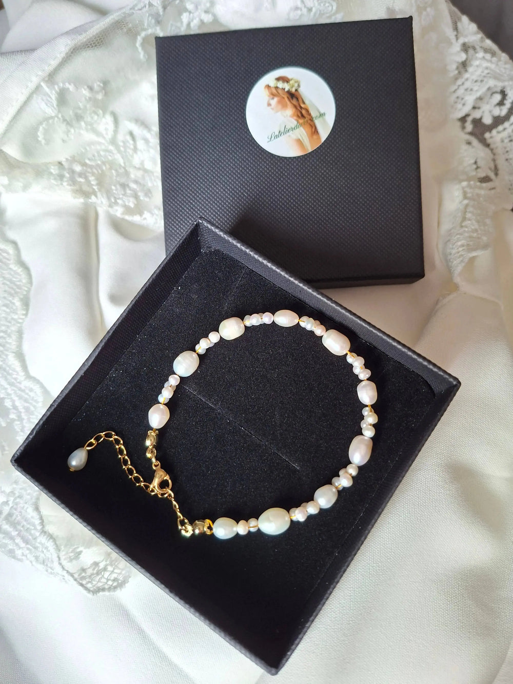 Bracelet mariage en perles de culture irrégulières. L'atelier du 6