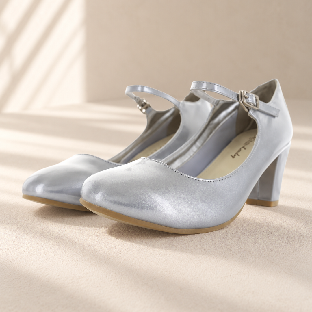 mary jane 821 argent — packshot en studio crème