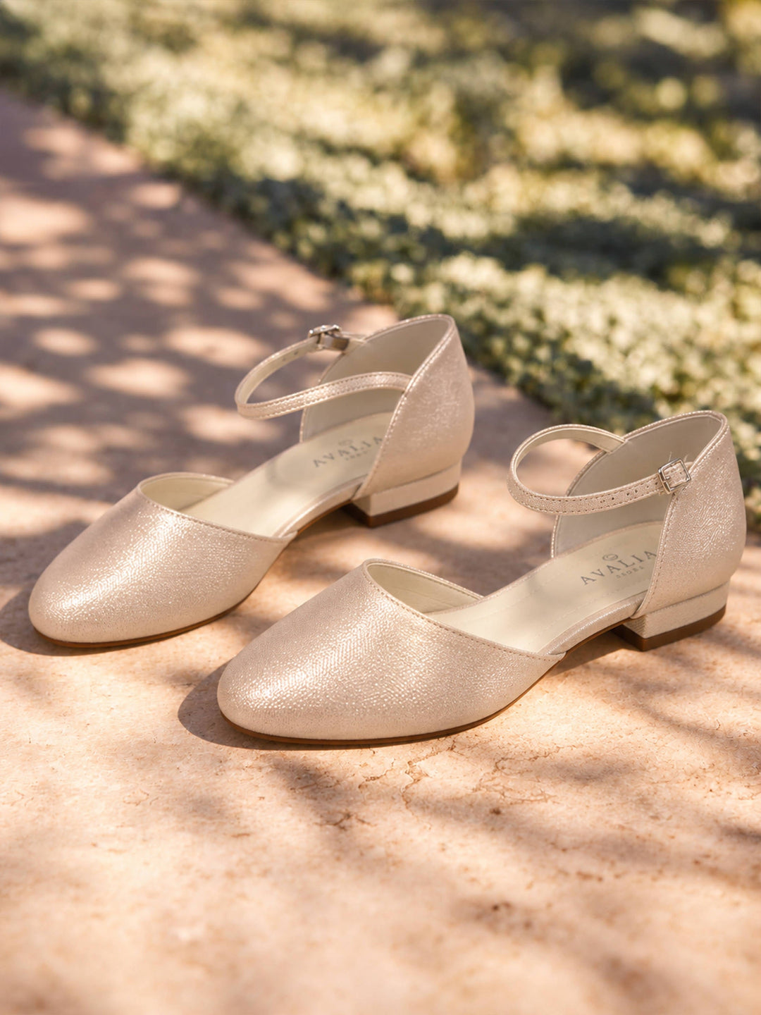 Babies de mariée Sissi en simili cuir doré clair champagne, bride à la cheville, Avalia