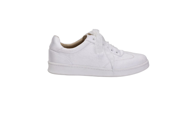 Basket Paisley vue de profil, semelle plate et lacets en satin