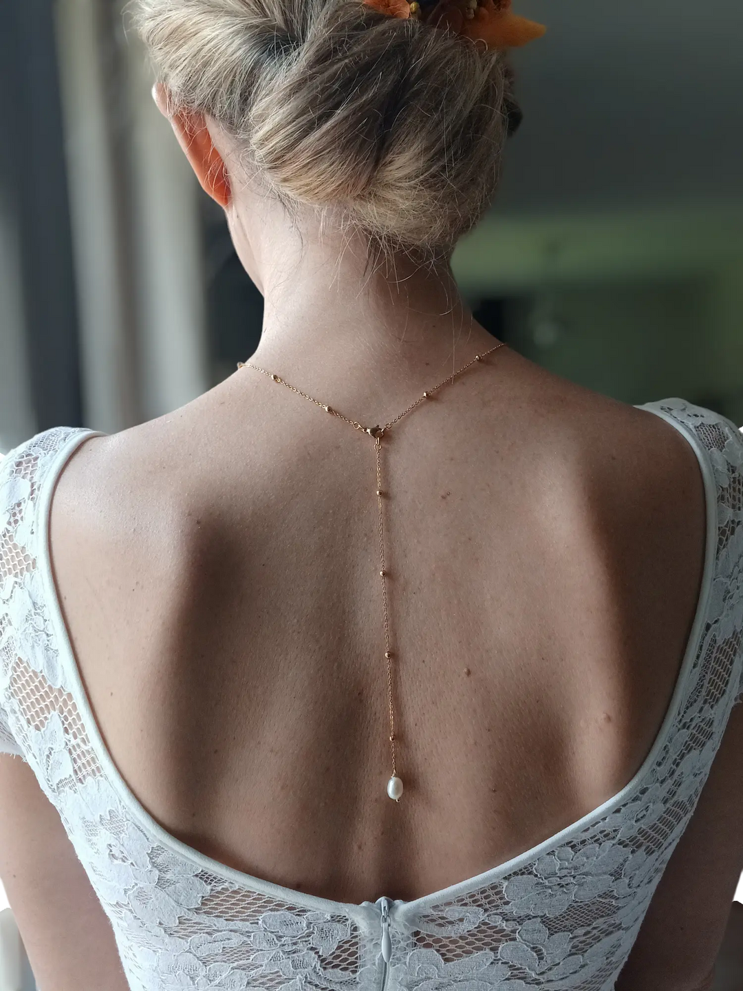 Bijou de dos nu pour la mariée, collier doré amovible. L'atelier du 6