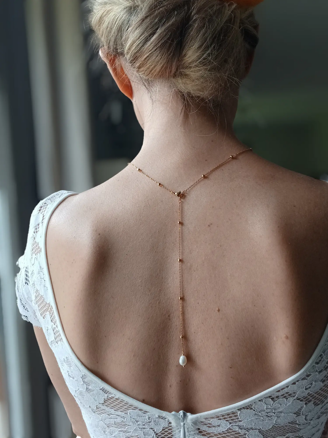 Bijou de dos nu pour la mariée, collier doré amovible. L'atelier du 6