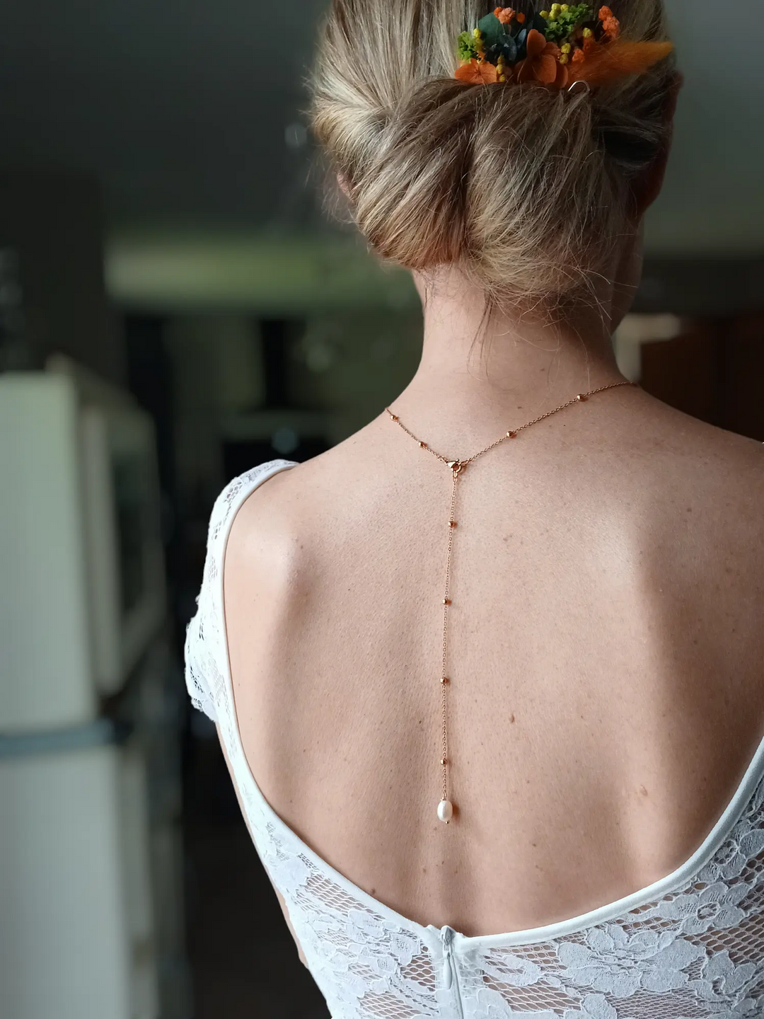 Bijou de dos nu pour la mariée, collier doré amovible. L'atelier du 6