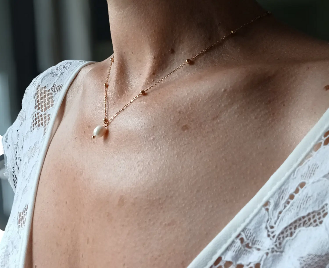 Bijou de dos nu pour la mariée, collier doré amovible. L'atelier du 6