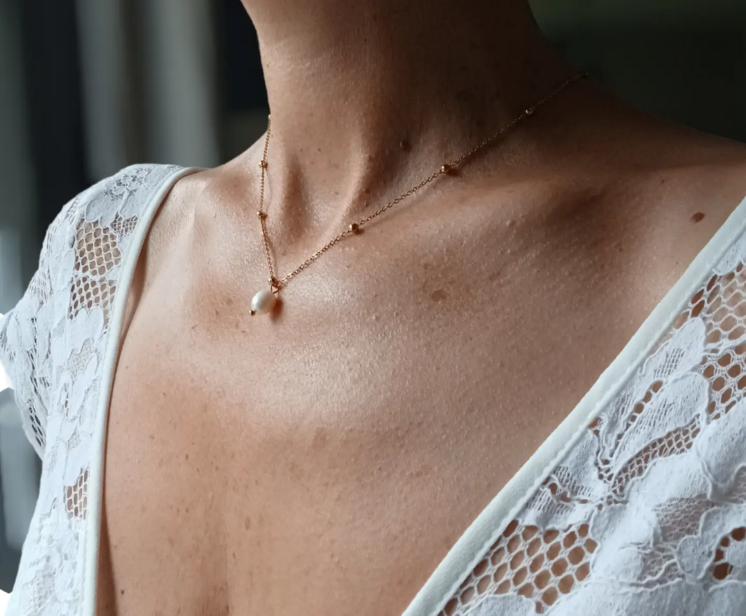 Bijou de dos nu pour la mariée, collier doré amovible. L'atelier du 6