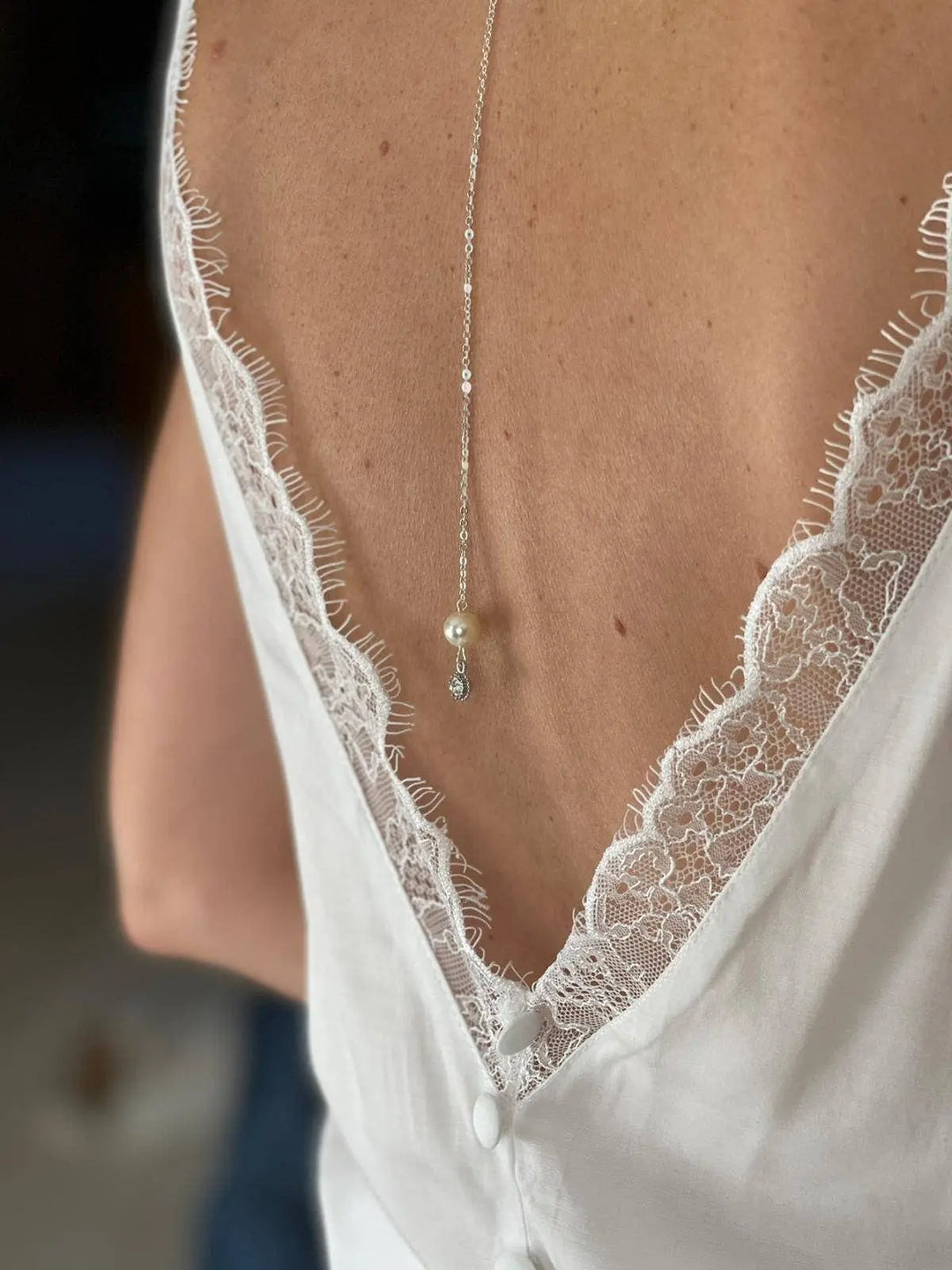 Bijou de dos nu, collier robe dos ouvert,chaîne argentée: Argenté/nacré Ivoire / Collier de dos L'atelier du 6
