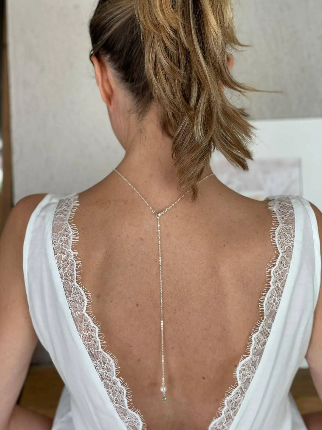Bijou de dos nu, collier robe dos ouvert,chaîne argentée: Argenté/nacré Ivoire / Collier de dos L'atelier du 6
