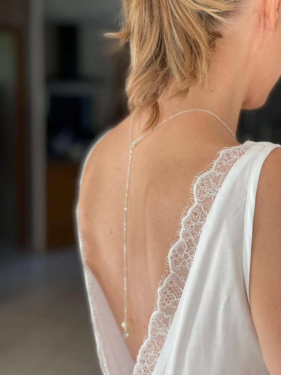 Bijou de dos nu, collier robe dos ouvert,chaîne argentée: Argenté/nacré Ivoire / Collier de dos L'atelier du 6