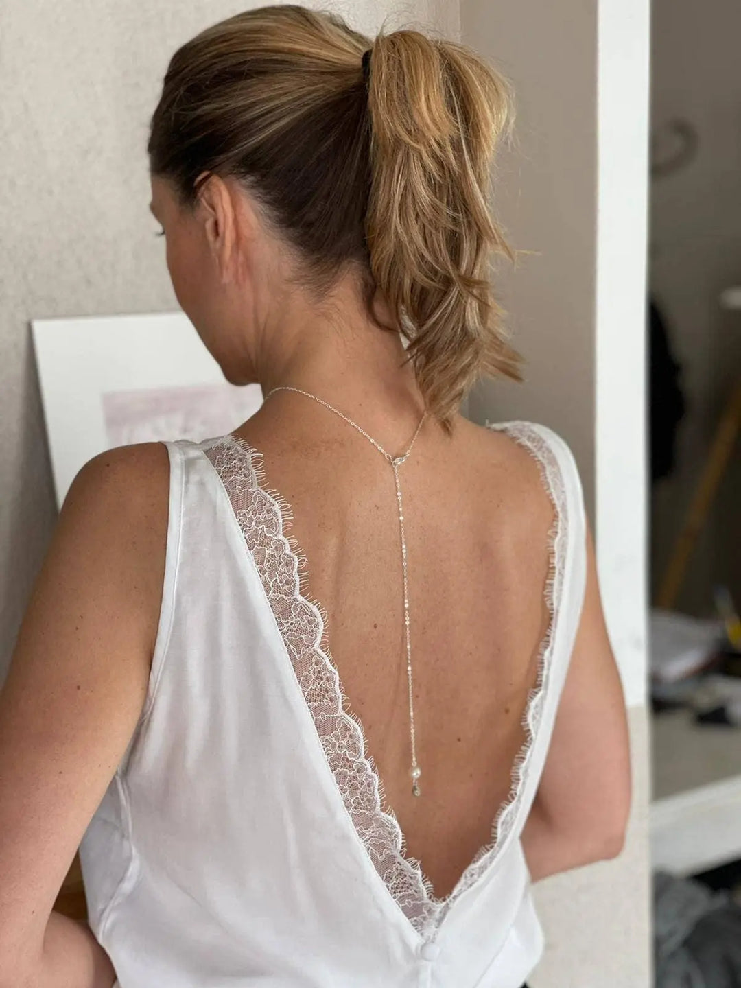 Bijou de dos nu, collier robe dos ouvert,chaîne argentée: Argenté/nacré Ivoire / Collier de dos L'atelier du 6