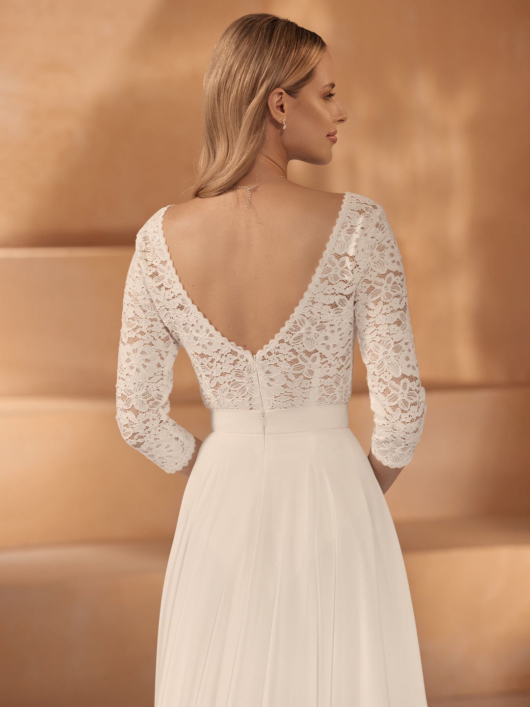 BODY DE MARIÉE E438 EN DENTELLE IVOIRE – COL EN V ET DOS Bianco Evento