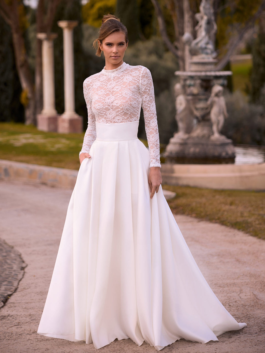Body de mariée E518 Bianco Evento, détail du col montant et des manches longues