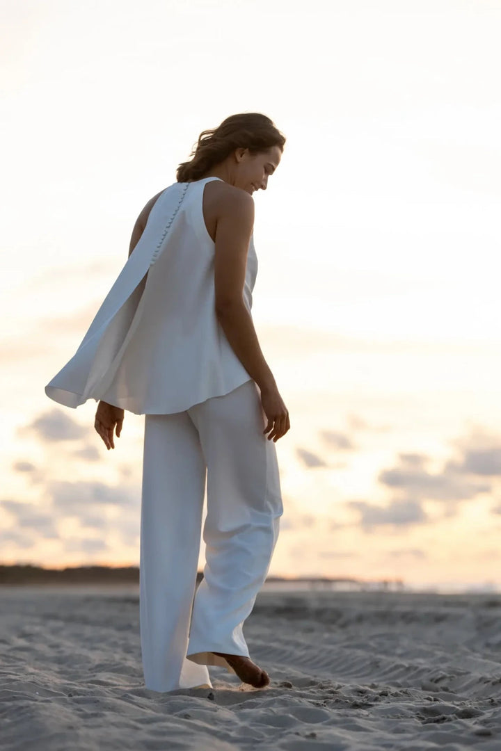 Boléro de mariée Edith B90 crêpe cape attachée au cou Novias vue 3