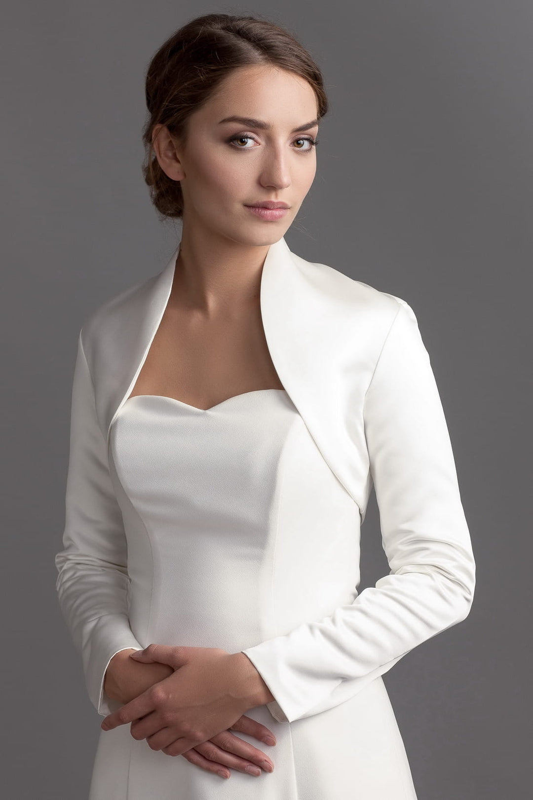 Boléro de mariée Fiona B7 en satin, manches longues