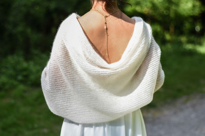 Détail du point ajouré du boléro de mariée Flocon Nodi Atelier