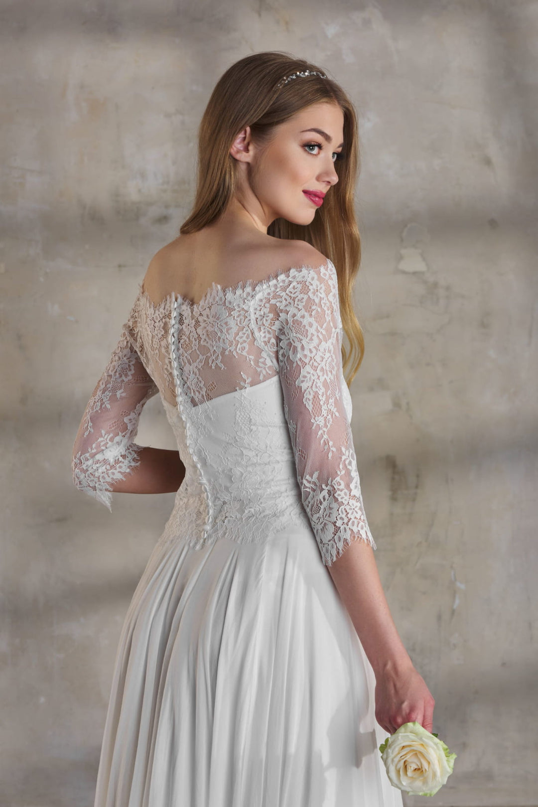 Boléro de mariée Georgia BK84, vue de dos avec boutons recouverts
