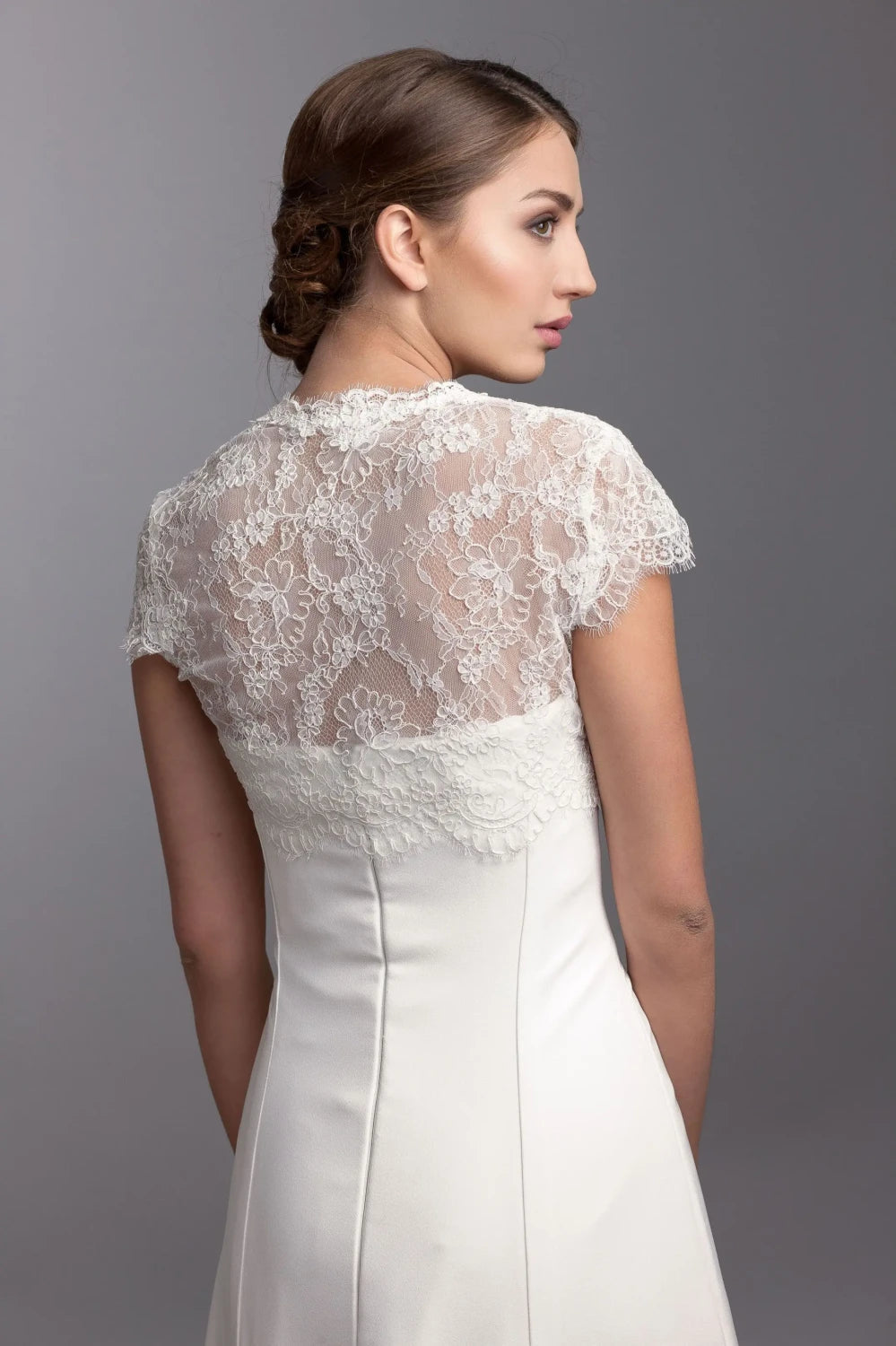 Boléro de mariée Glenda BK15 dentelle de Chantilly papillon Novias vue 2