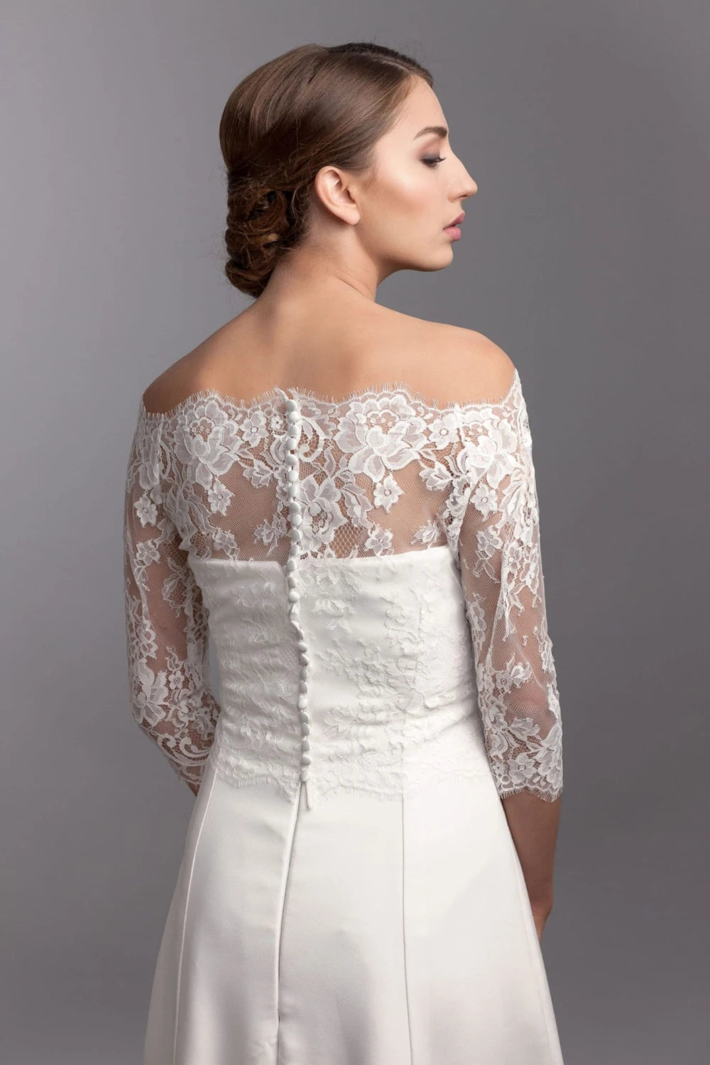 Boléro de mariée Gloria BK61 dentelle française dos boutonné Novias vue 2