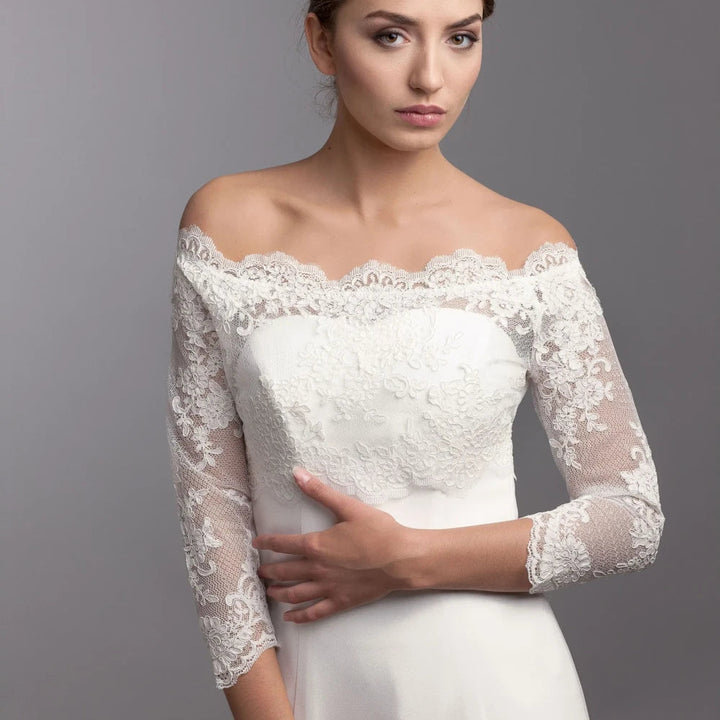 Boléro de mariée Guapa BK4 dentelle de Chantilly encolure bateau Novias vue 2