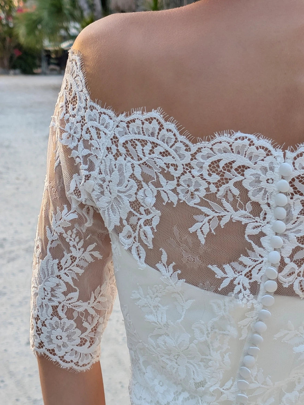 Boléro de mariée Oriana BK140 dentelle française épaules dénudées Novias vue 2